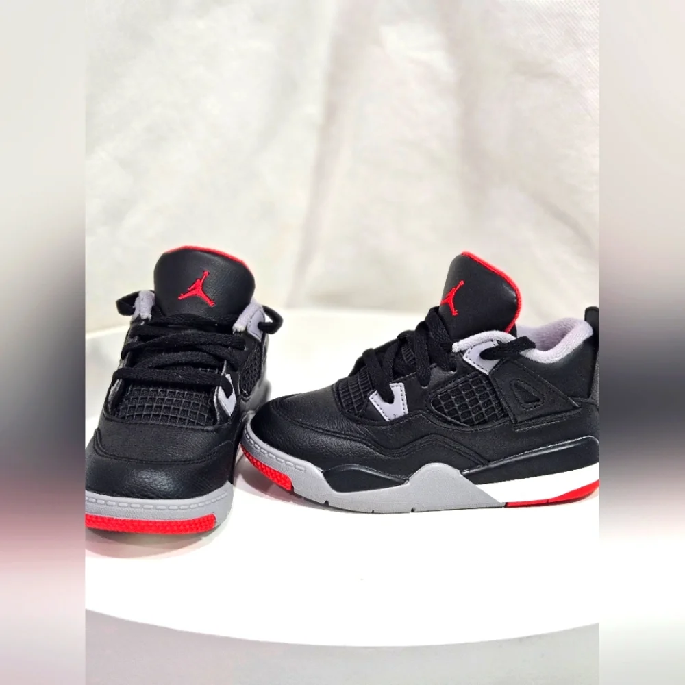 Jordan 4's, 10C, Black/Red/White - Picture 3 of 8